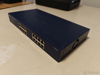 Netgear ProSafe JGS516 - 16-portový Gigabit switch - 4