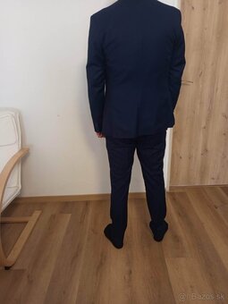 Tmavo-modrý pánsky oblek - 4