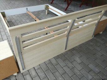 Predam peknu zachovalu postel 160x200cm+2nocne stoliky - 4