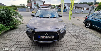 Predám Mitsubishi Outlander 2.2 DI-D 130kw r.v.2012 - 4