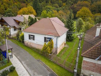 Utešený dom na predaj s veľkou záhradou v dedinke České Brez - 4