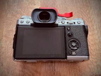 Fujifilm X-T3 - telo + dve náhradné batérie a grip - 4