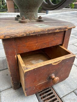 Starožitný ručný mlynček na obilie / šrotovník - 1920-1940 - 4