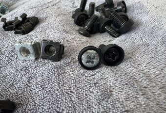 OEM M6 na 19" rozvádzače - 4