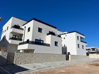 3-izboý apartmán v novostavbe s výhľadom na more /Chorvátsko - 4