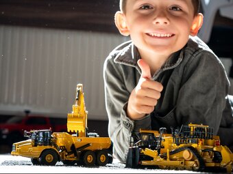 Kovové hračky strojov JCB a CAT - 4