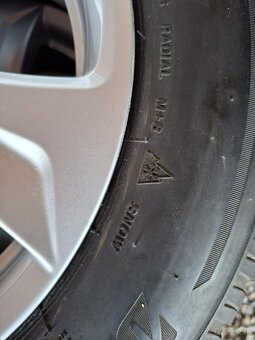 Toyota yaris r15 zimne - 4