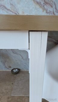 Predám stôl ktorý potrebuje servis. - 4