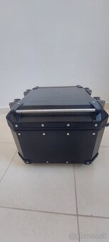 Horný, hliníkový kufor GIVI TREKKER OUTBACK 42 L - 4