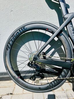 NOVÝ NEJAZDENÝ AERO BICYKEL GUSTO DURO EVO DB 2025 - 4