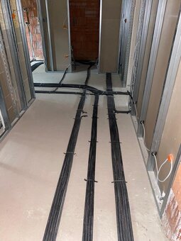 2 elektrikári Nemecko - 4