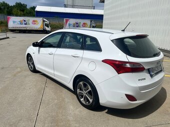 Hyundai i30 1.6 CRDi 4 500€ - 4