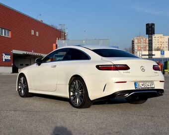 Mercedes E200 4matic COUPE - 4