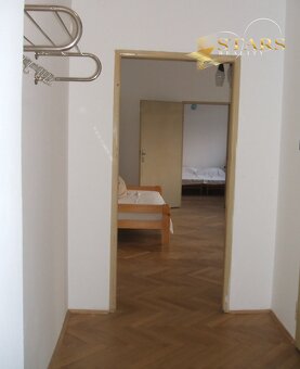 Ponúkame na predaj 2 izbový byt v priamom centre mesta Brati - 4