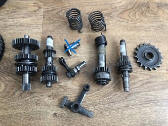 Predám náhradné diely na ČZ 125 T a ČZ 125 B - 4