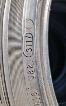 235/40R19 letné - 4