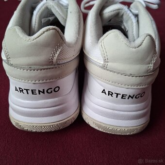 BOTASKY v. 43 zn. Artengo (Decathlon) 15 € - 4