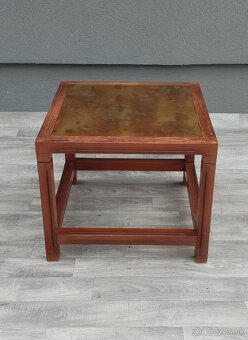 Stolík štvorcový s nadčasovým dizajnom. - 4