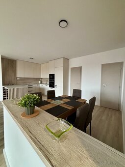 Na prenájom 4 izb. byt Hlohovec s 2 parkovacími miestami - 4
