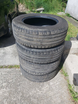NOKIAN R17 235/65 letné - 4