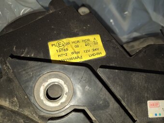 Predám predné svetlá na VW Passat b6 - 4