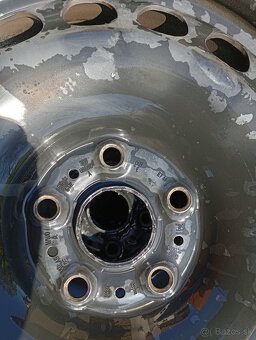 Plechové disky VW R16 + letné pneu 215/60 R16 + puklice VW - 4