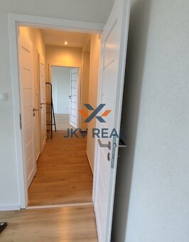NA PREDAJ: 2-izbový byt po kompletnej rekonštrukcii - 4