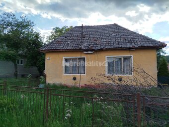 Veľký stavebný pozemok s rodinným domom v tichom prostredí . - 4