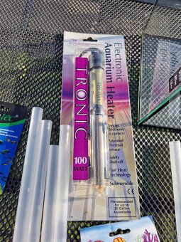 Predám akvárium s príslušenstvom,stojan cena:30€ - 4