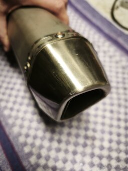 Predám ladený výfuk Akrapovic - 4