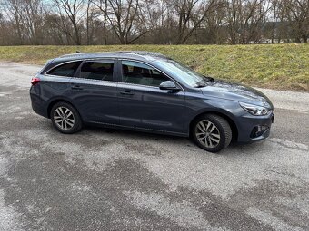hyundai i30 cw combi 1,6 crdi nafta r.v. 9/2020 - 4