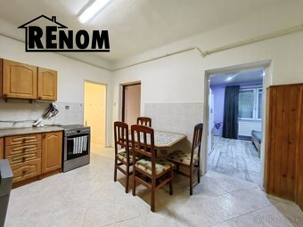 Rezervovaný // Rodinný dom na cca 9ár pozemku - 4