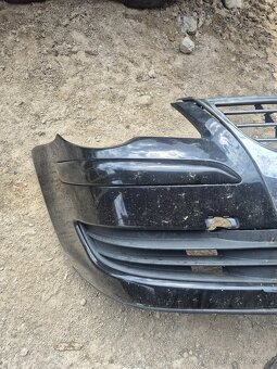 Predám predný nárazník na Volkswagen Touran mk2 2006-2012 - 4