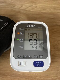 Tlakomer OMRON M6 Comfort - 4