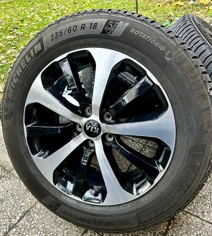 ALU disky 5x114,3 originál KIA R18 s TPMS - 4
