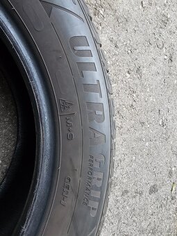 235/55R17 - 4