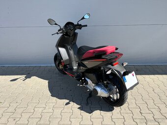 Aprilia SR Motard 125 - 4