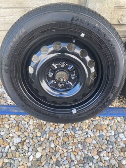 peugeot 107 plechove disky pneumatiky 155/65/14 - 4
