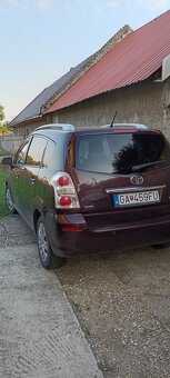 Toyota corolla verso 2.2 - 4