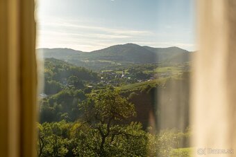 Váš súkromný raj s dychberúcim výhľadom a 9444m2 veľkým poze - 4