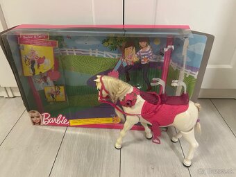 Kráčajúci kôň Barbie - 4
