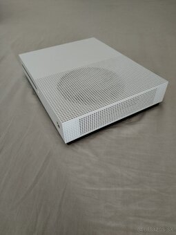 Xbox One S - 4
