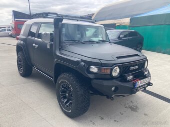 Toyota FJ Cruiser 4,0i V6 Top stav - 4