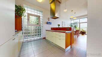 Výnimočný 6 izbový rodinný dom pri lese, Dúbravka - 4