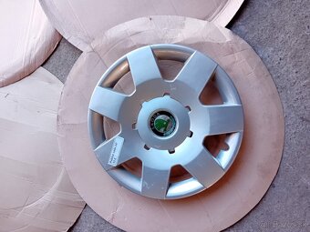 Puklice/okrasné kryty kolies - 4