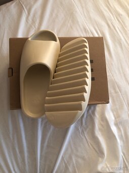 Yeezy slides - 4