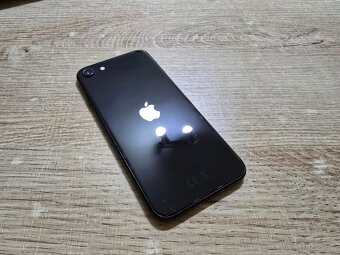 Iphone se 2020 plnefunkcny telefon s nabijacim kablom ma len - 4
