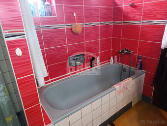 Priestranný rodinný dom v lukratívnej časti mesta Sobrance - 4