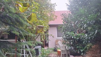 Stavebný pozemok 310m2 +chata so súp.číslom - 4