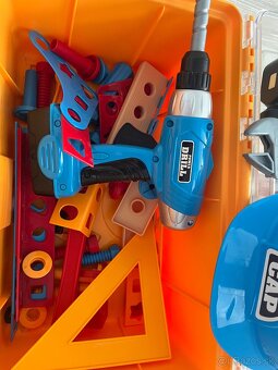 Kufrik s vrtackou a naradim - 4